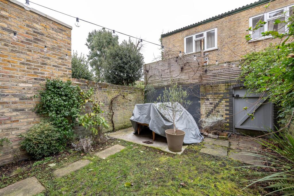Chatsworth Road, E5