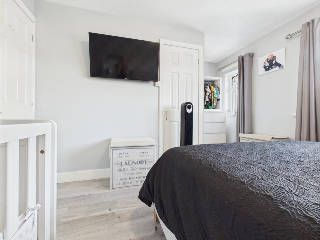 CAM03729G0-PR0116-STILL010