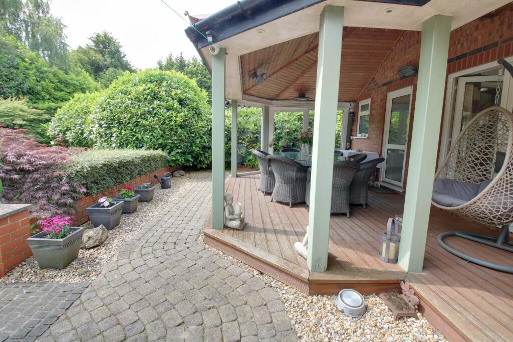 Indoor/Outdoor Seating Area