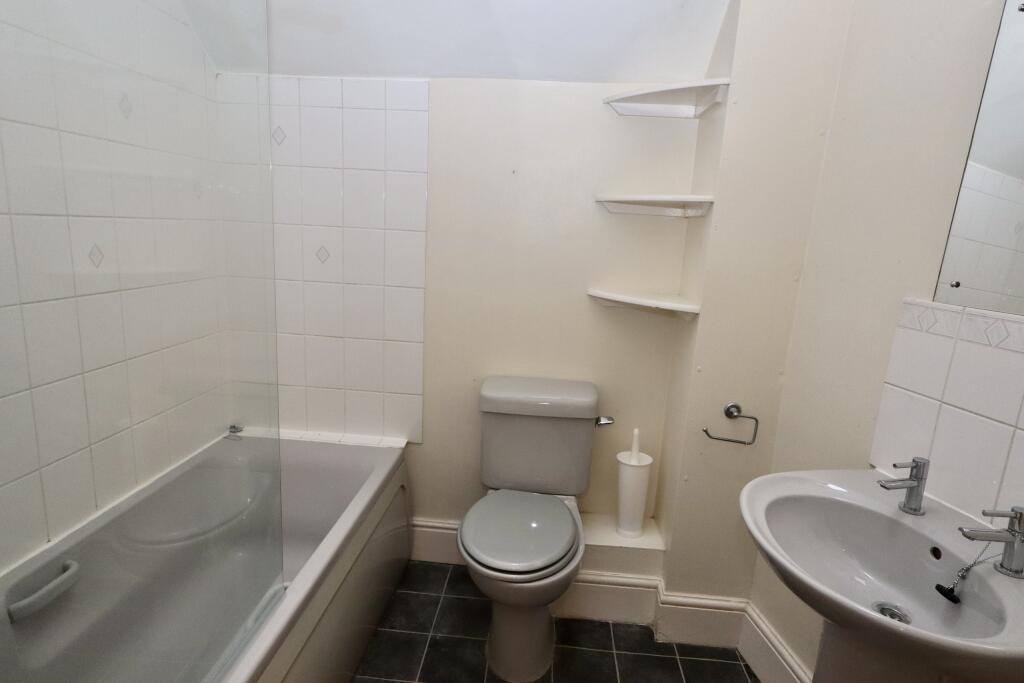 En suite to bedroom 2