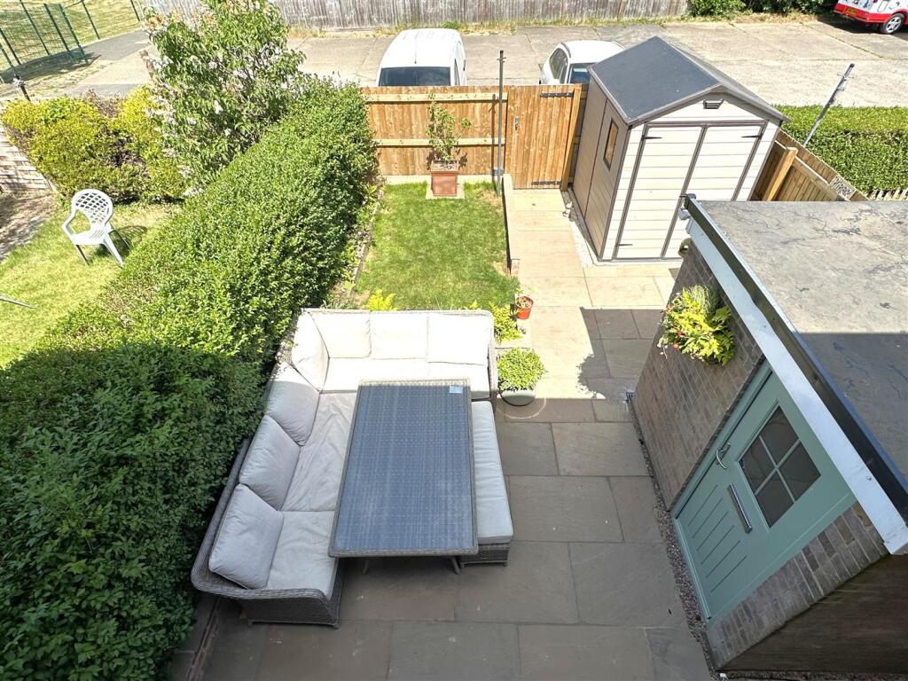 Rear Garden Overview 854