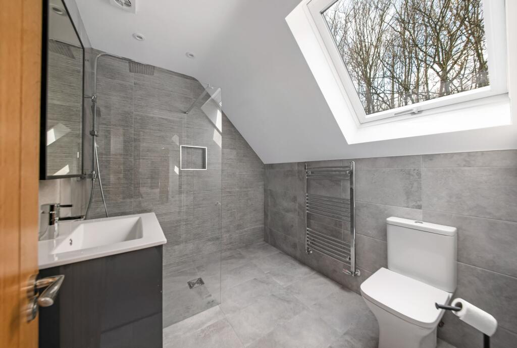 BATHROOM / BEDROOM ONE EN-SUITE