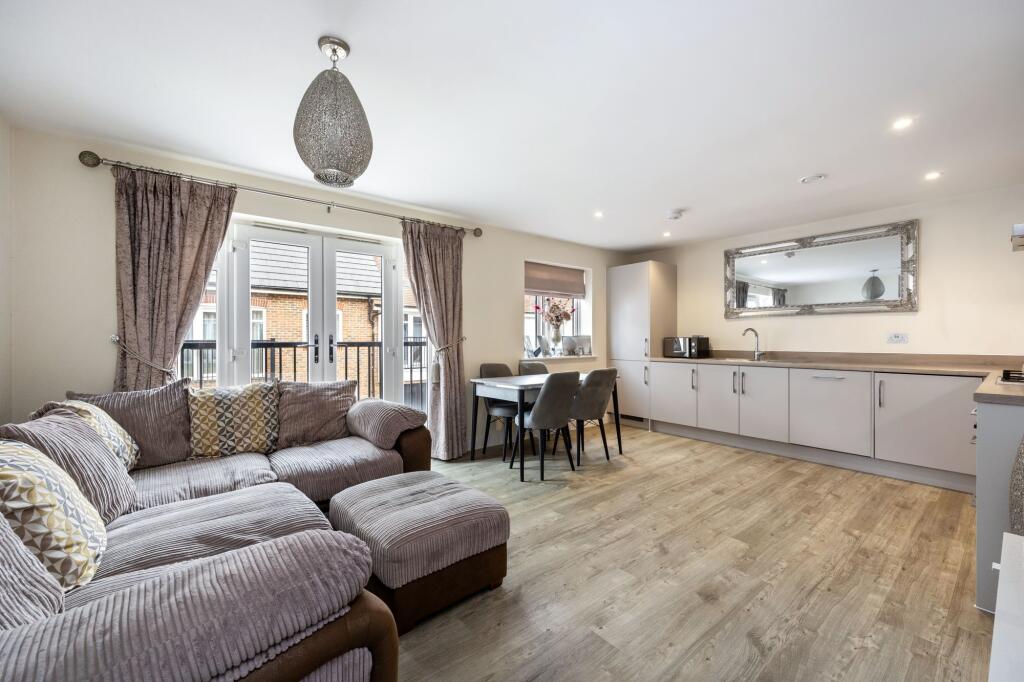 Kitchen / Dining Area