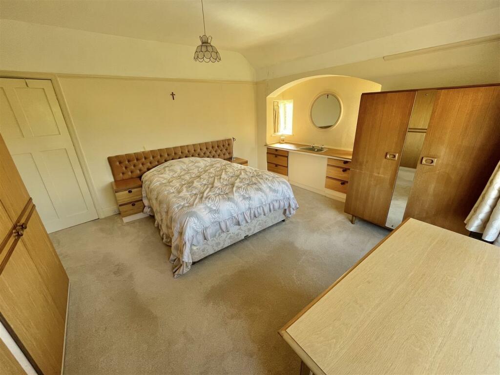 Bedroom 1 Aspect 3.jpg