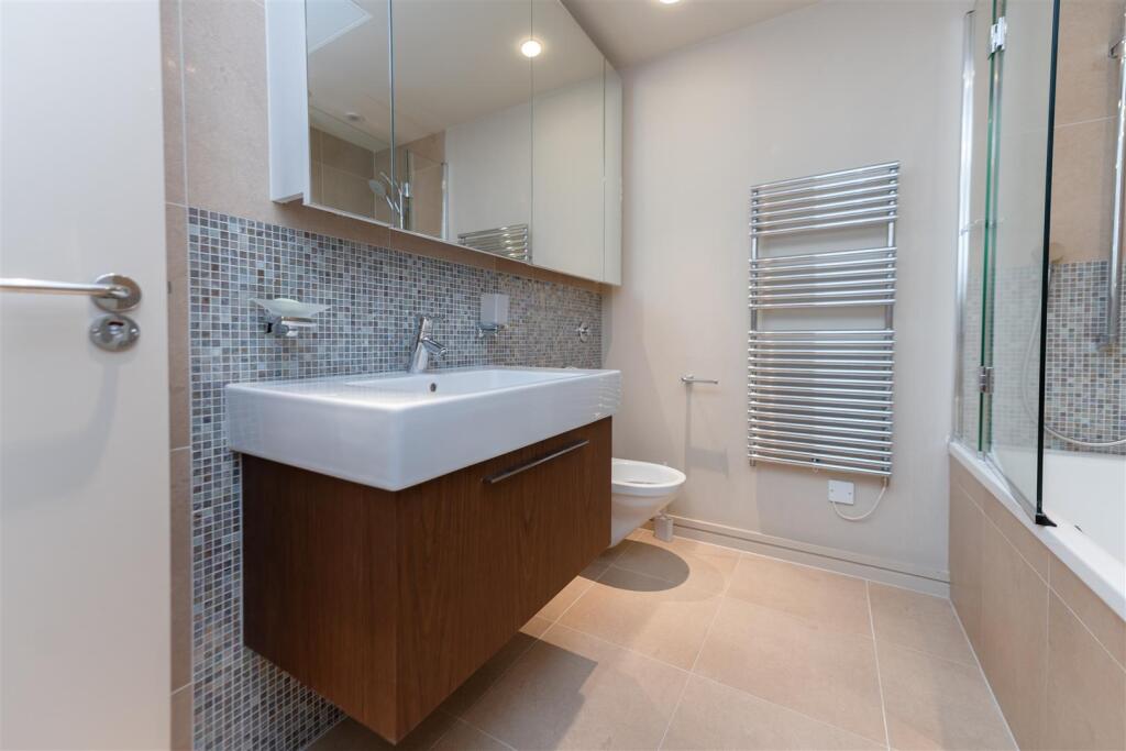 En-Suite Bathoom .jpg