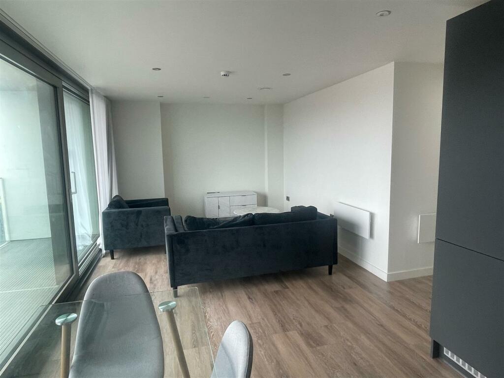Living Room 1.jpg