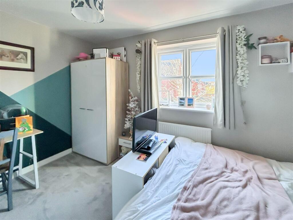 Bed 2.jpg