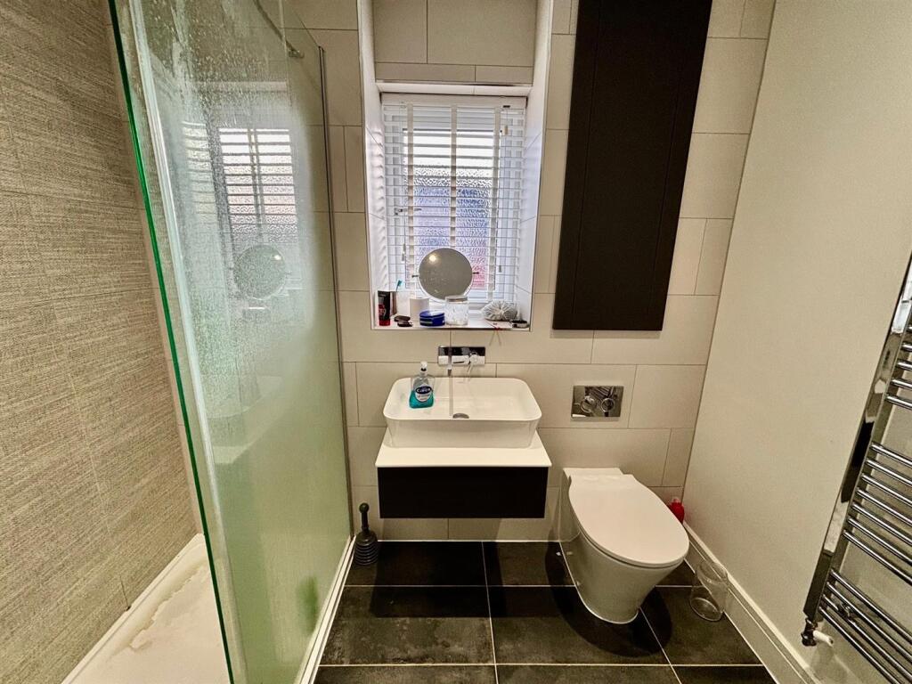 Shower Room/En Suite