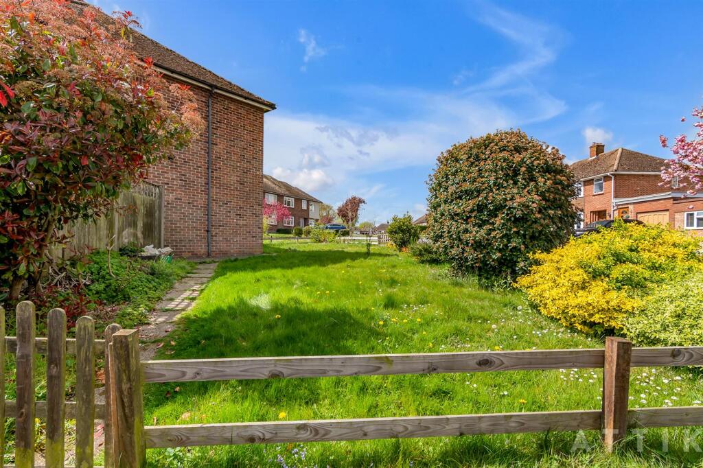 10 Queens Drive, Halesworth IP19 8DN (30).jpg