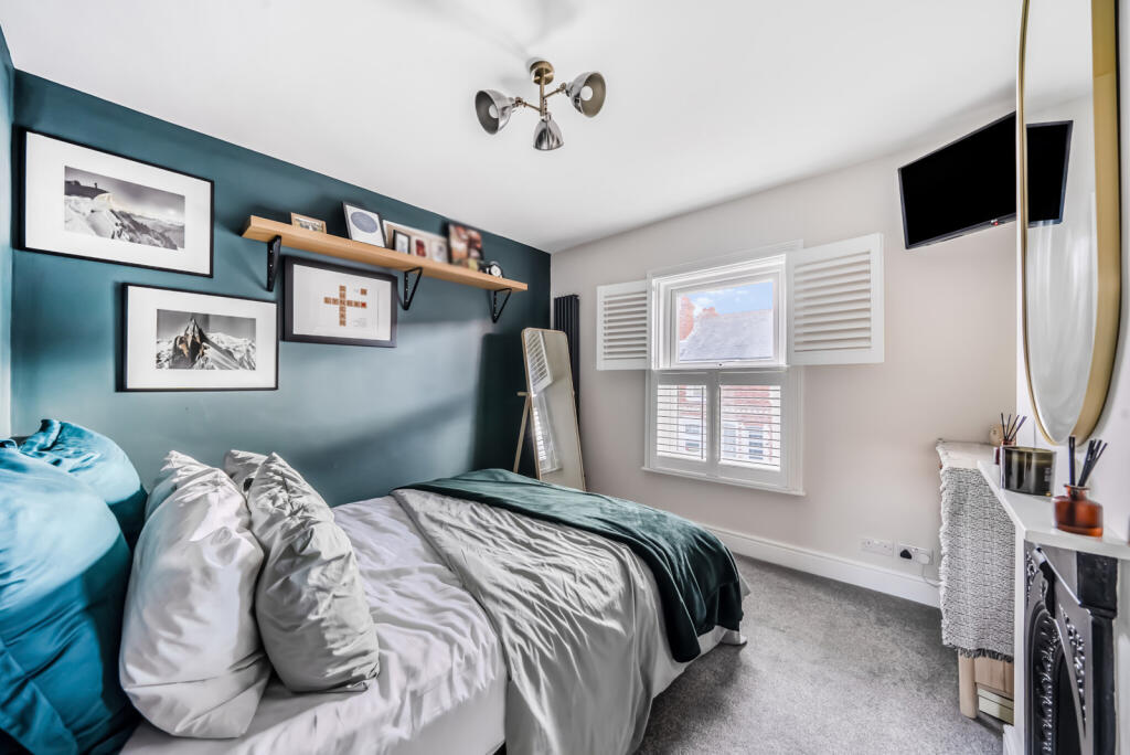 1371317-4-68f8ec7...