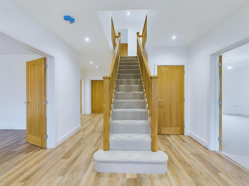 CAM04671G0-PR0012-STILL011