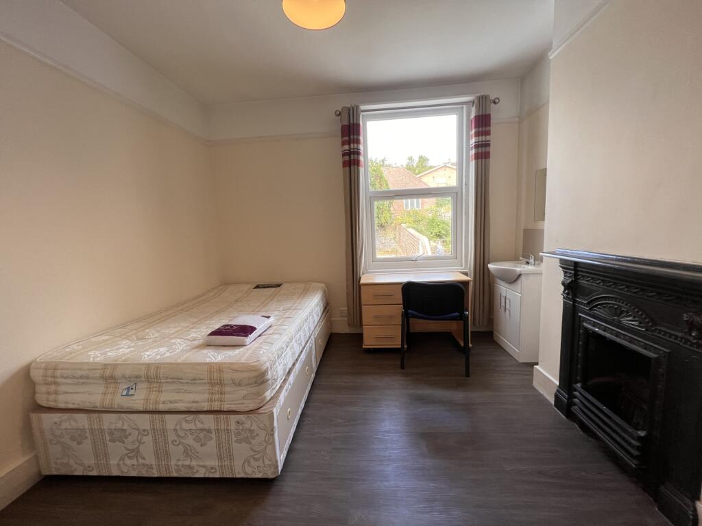 Room4