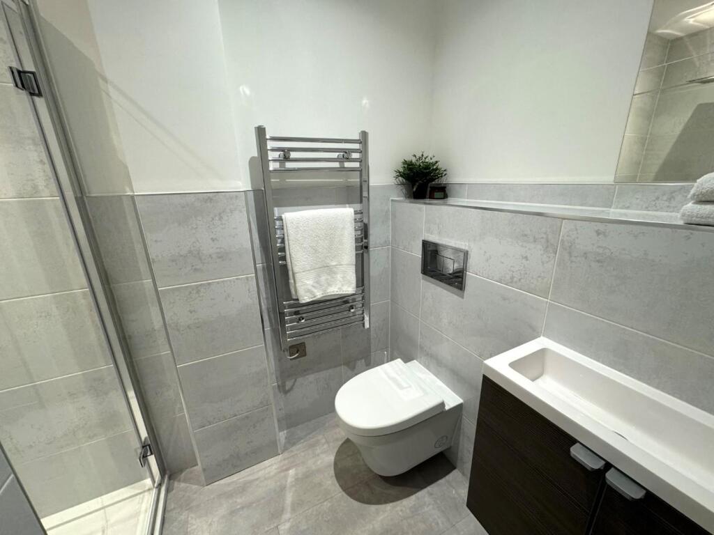 ensuite.jpg