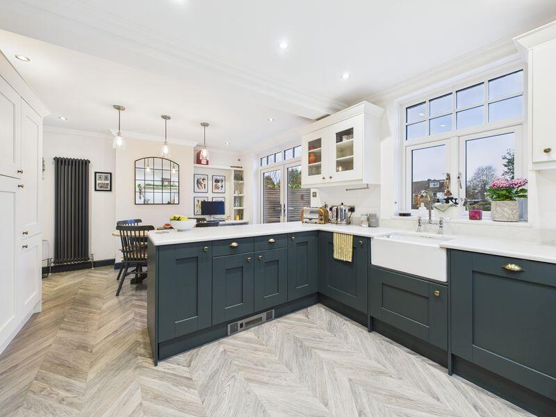 KITCHEN/DINING ROOM