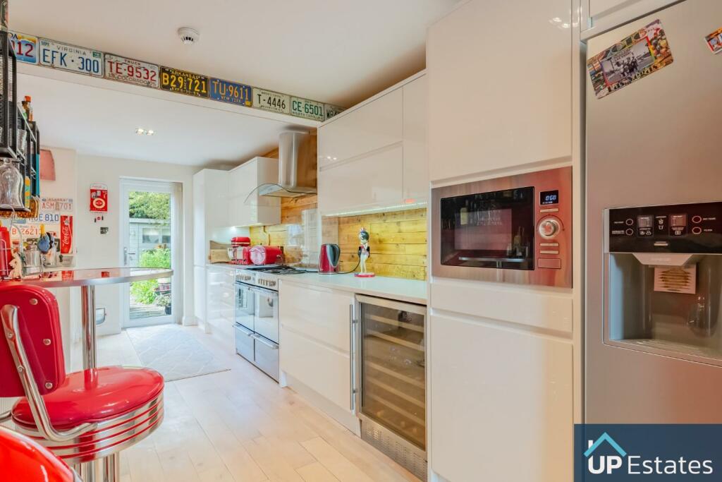 kitchen 1.jpg
