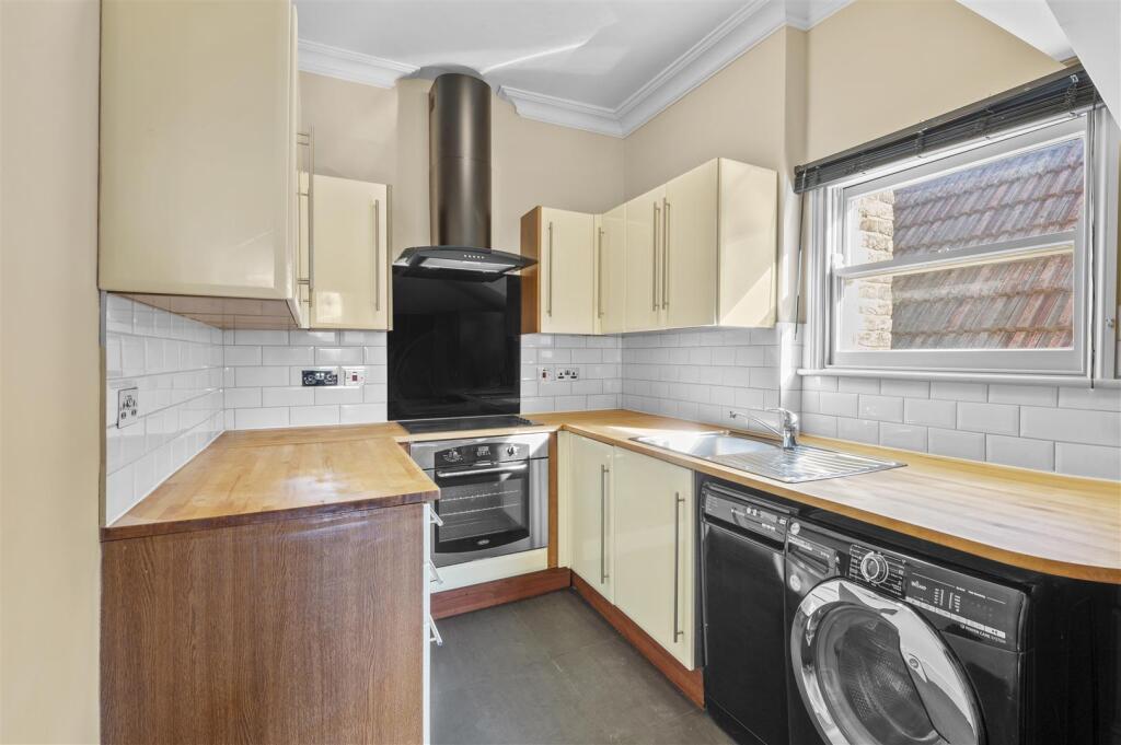 LINGFIELD ROAD 27,10.jpg