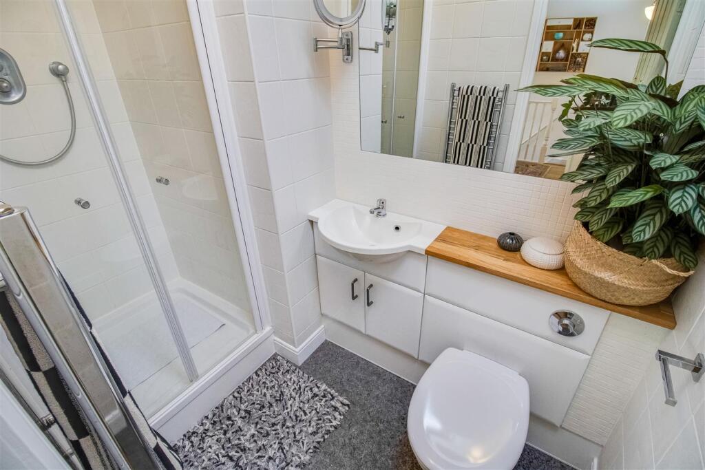 EN SUITE SHOWER ROOM/W.C.