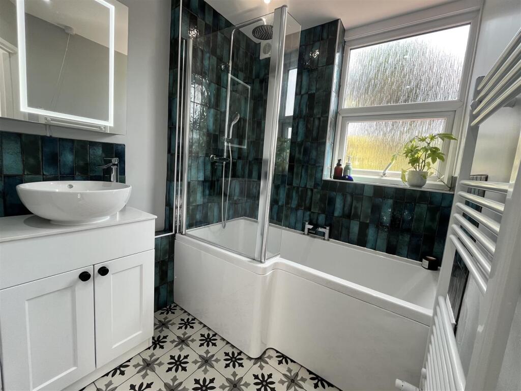 7.Bathroom.jpeg