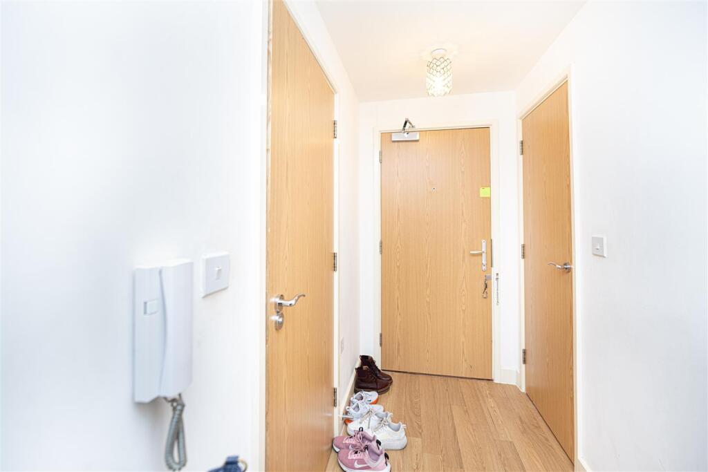 Hallway .jpg