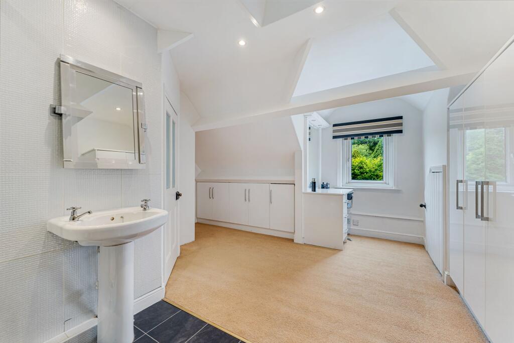 Closet/Shower Room