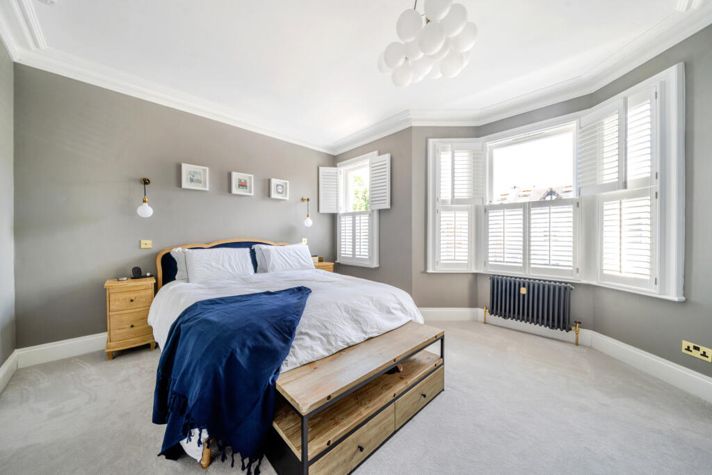 1306368-15-685002...