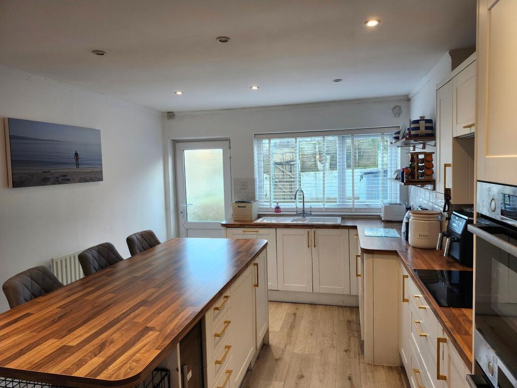KITCHEN BREAKFAST ROOM