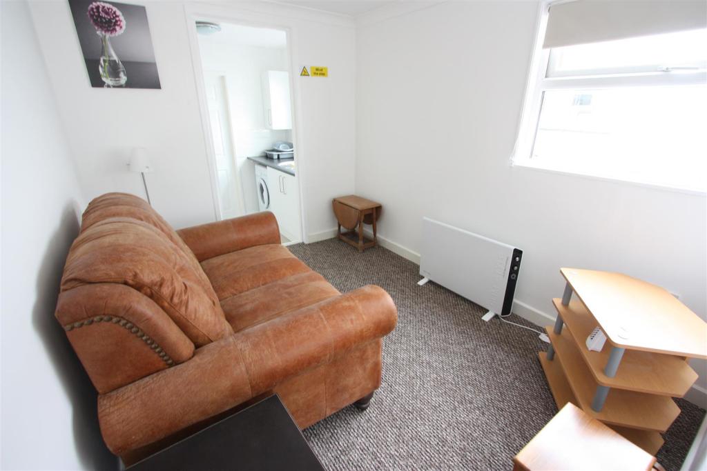 The Annexe - 1 Stafford Close Lounge
