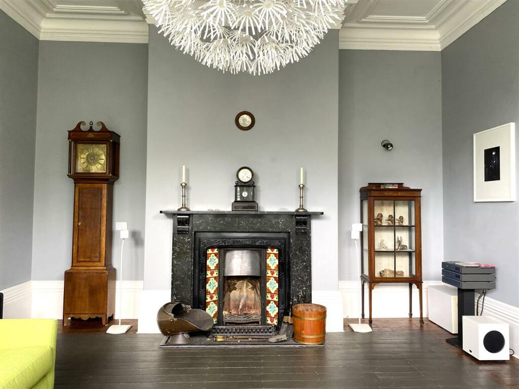 frontroom.3.jpg