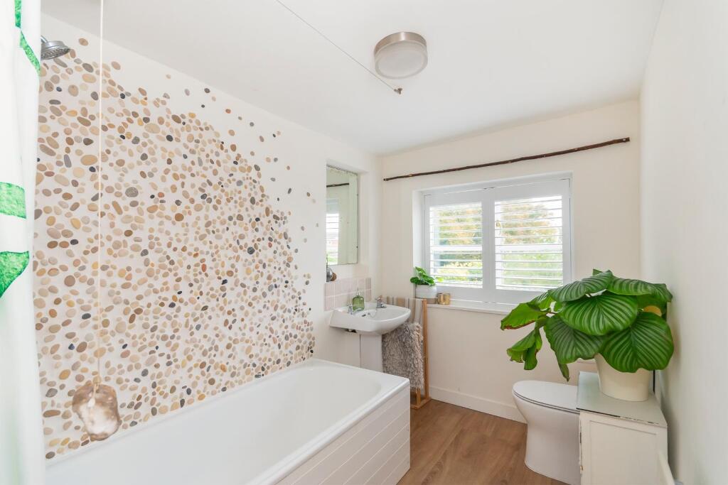 ECARRETTESREMOS5 - Bathroom D.jpg