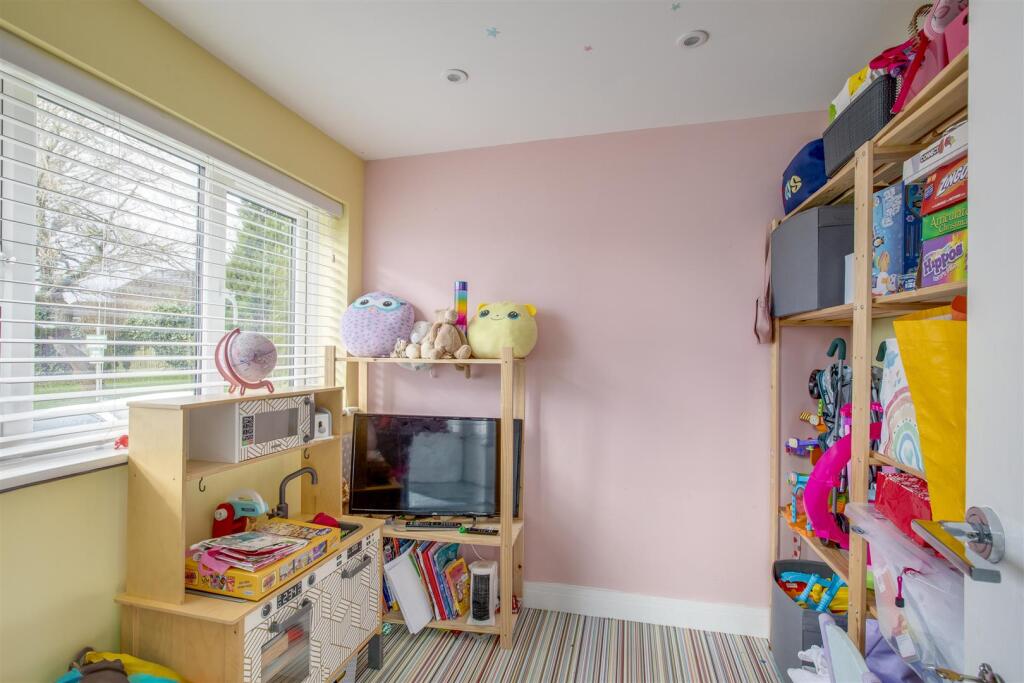 41 Columbine Road, HP15 6BS-13.jpg