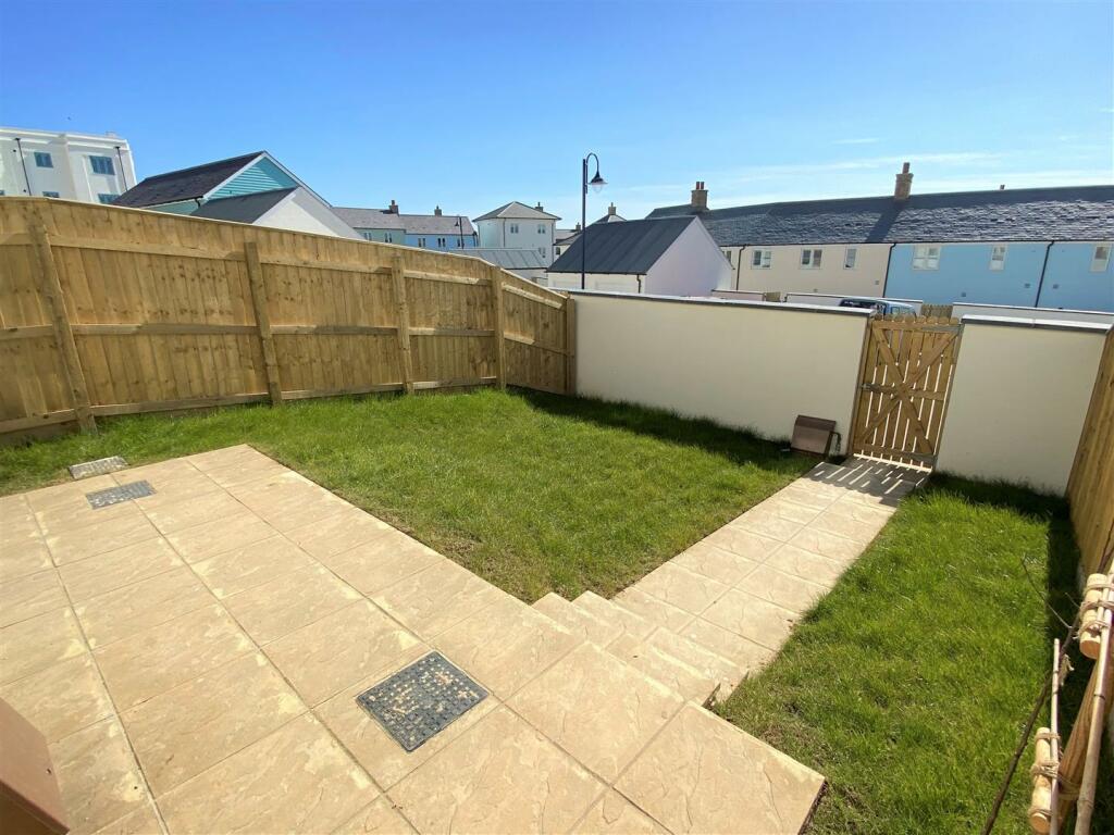 32 Quintrell Road Garden
