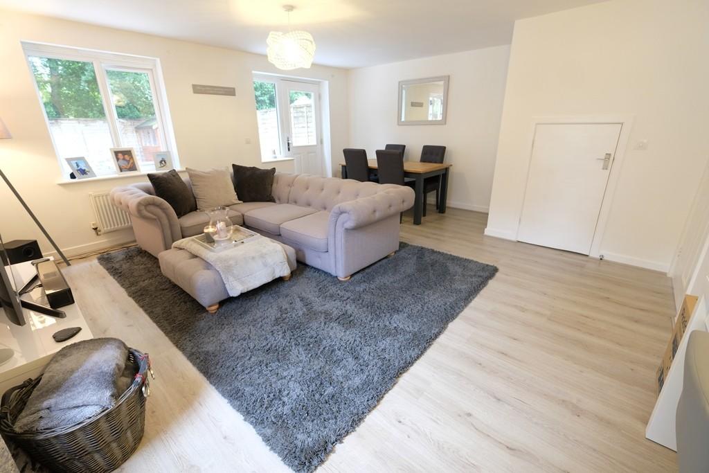 SITTING/DINING ROOM