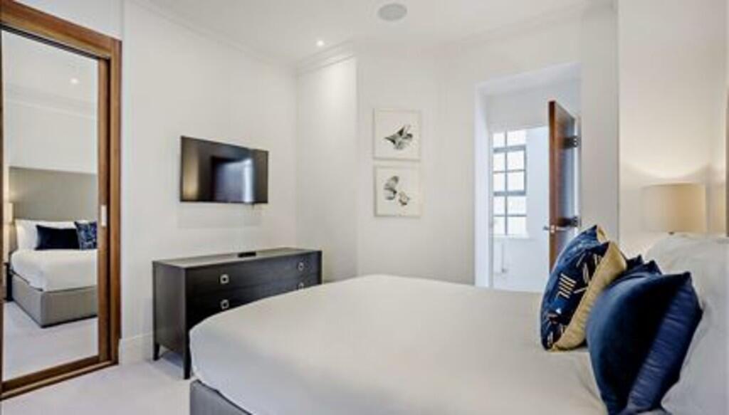 ss_p5497_63858623...