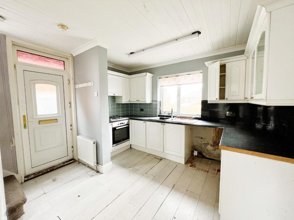 Kitchen 1.jpg