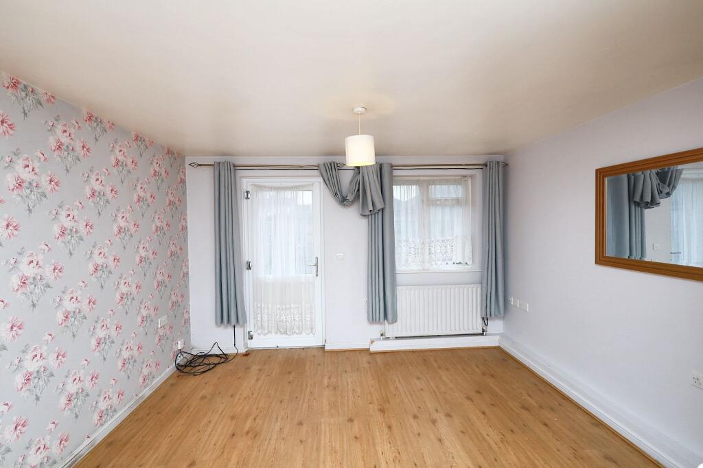 3 Pond Lees Close, Dagenham, RM10 9BQ