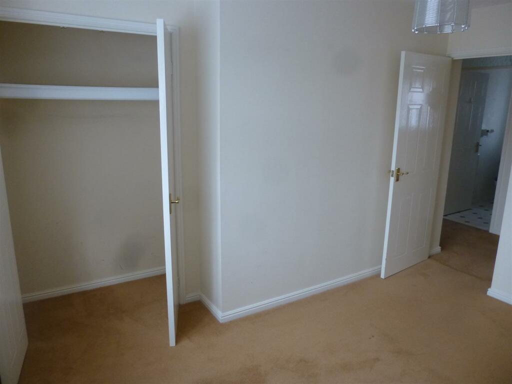 bedroom1.JPG