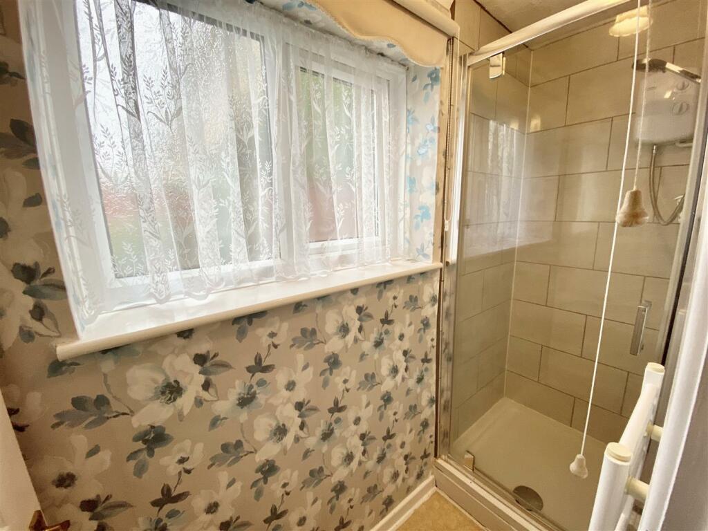 GROUND FLOOR SHOWER ROOM