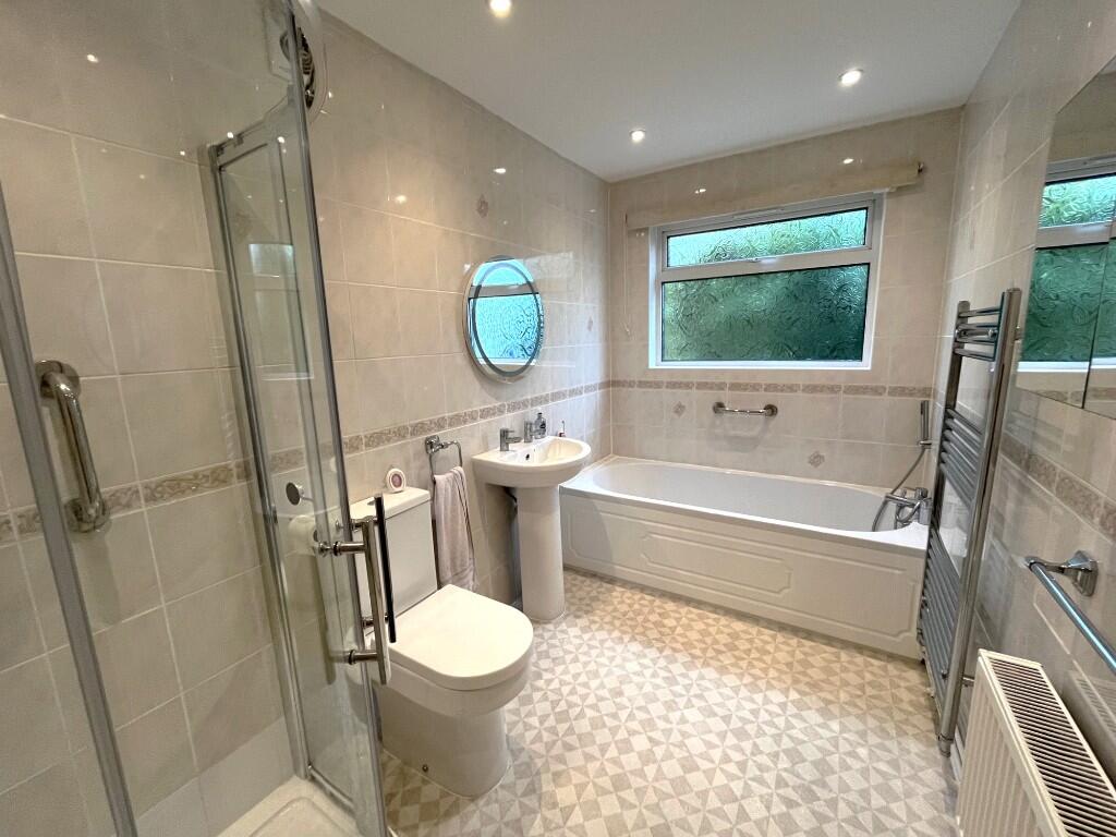 Bath/shower room