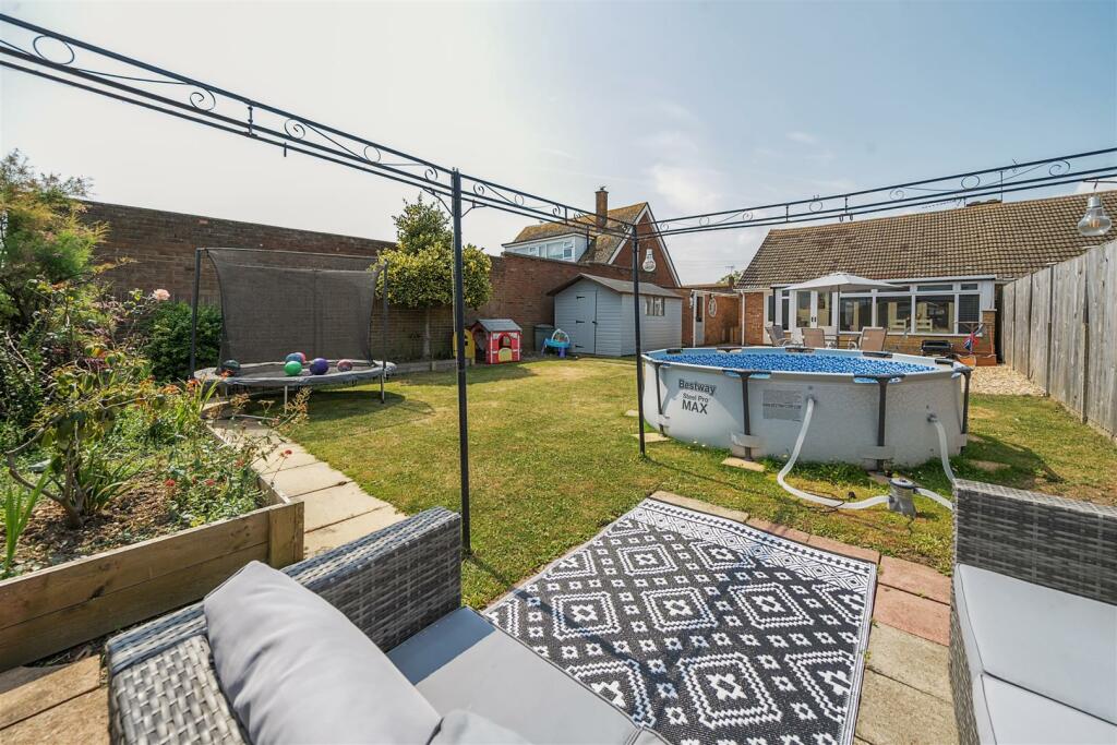 Thirlmere Avenue for sale by Guildcrest Estates - 