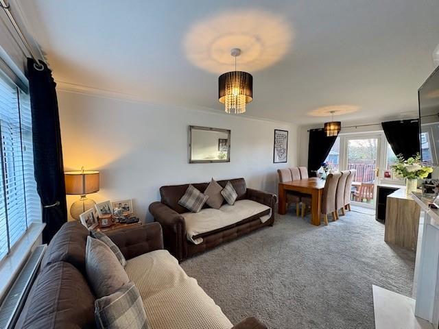11 Yew Tree 9.jpg