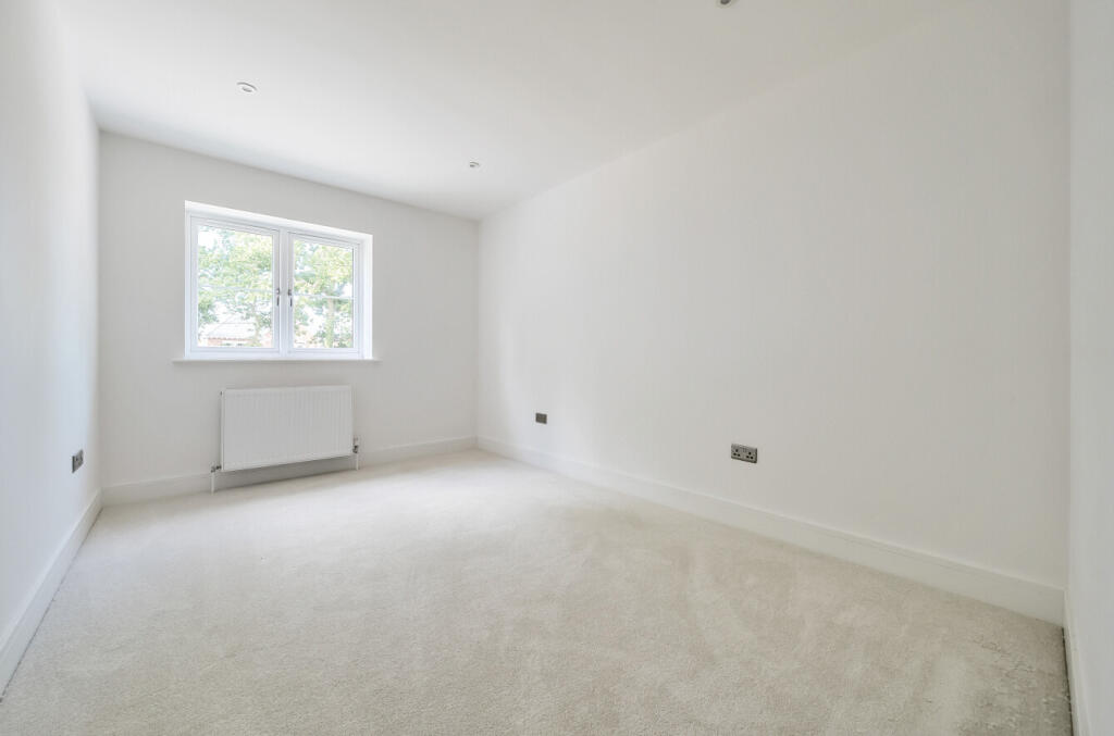 1295998-22-683043...