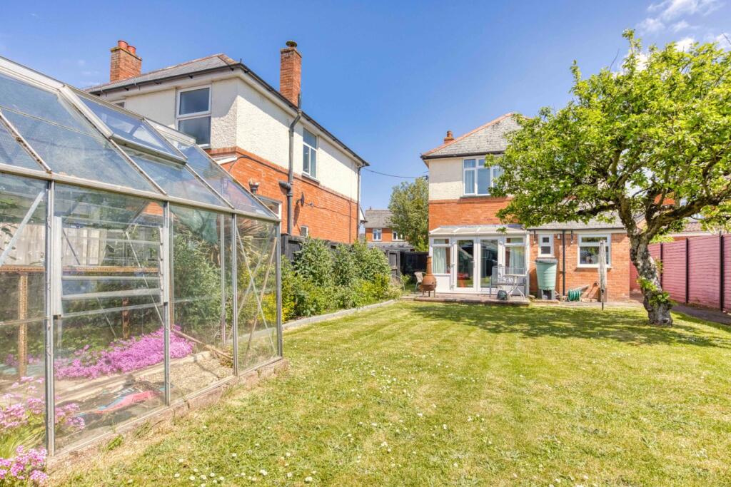 Taunton Ewemove greenway crescent (5)