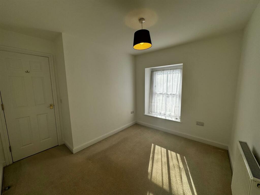 Bedroom 2.jpg