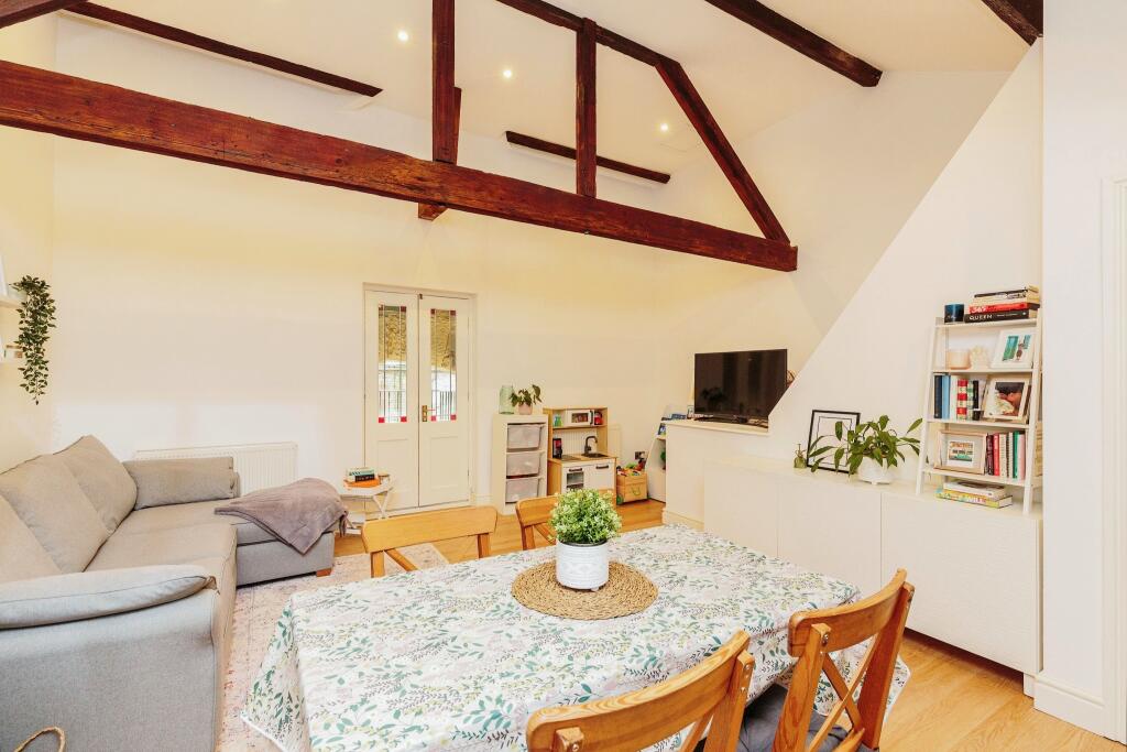 Lounge/Dining Room