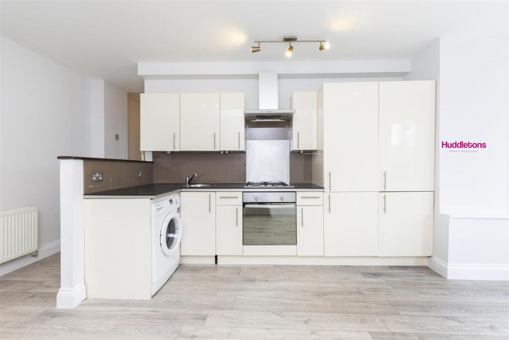 F2, 19 Crescent Road - 06.jpg