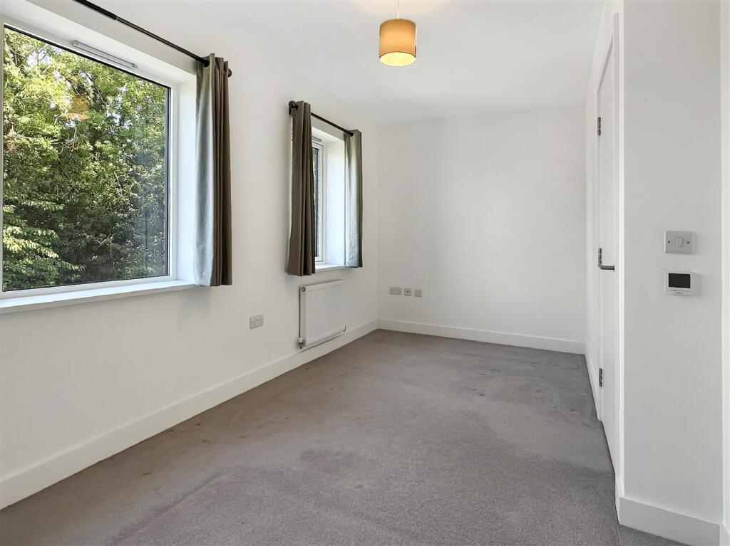 Bedroom 2 (2)