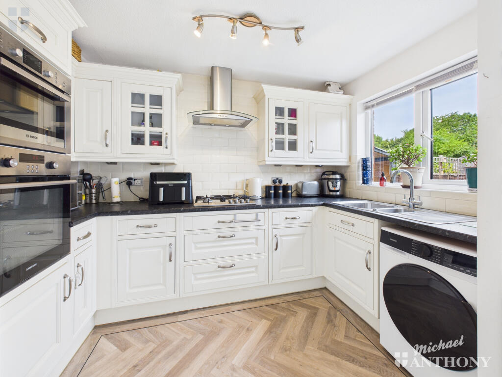 CAM03852G0-PR0327-STILL003