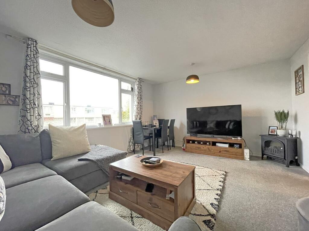 Dieppe Close 23 Lounge 2.jpg