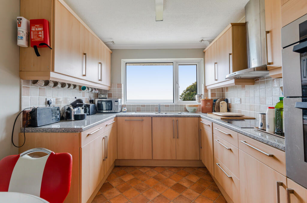 9 Kitchen  6 Stoke House Gardens Stoke Fleming - 2