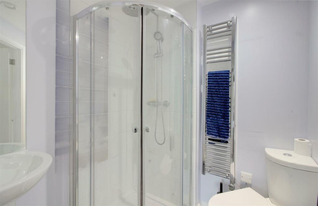 En suite shower